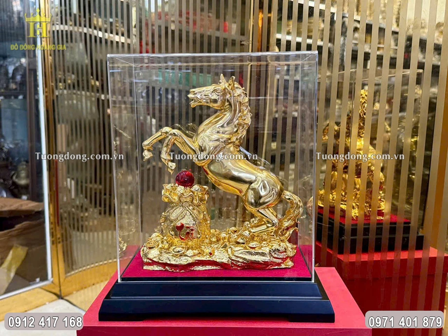 Từng họa tiết hoa văn được chăm chút vô cùng tỉ mỉ